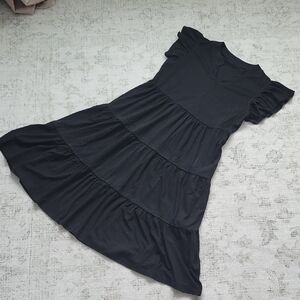 Chic Black Tiered Midi Dress